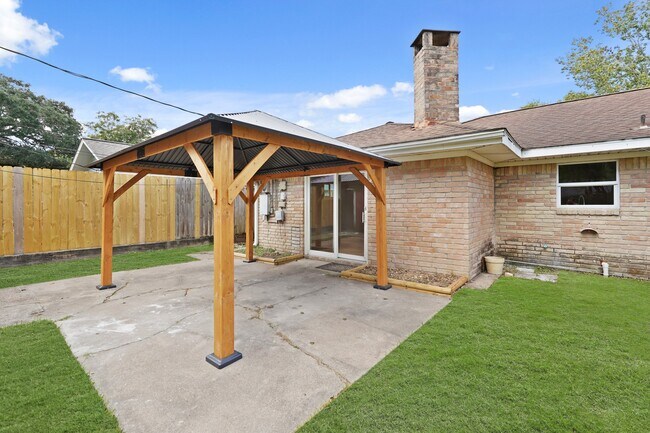 Building Photo - 5451 Redstart St