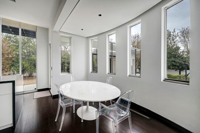 Building Photo - 2200 Harvard St