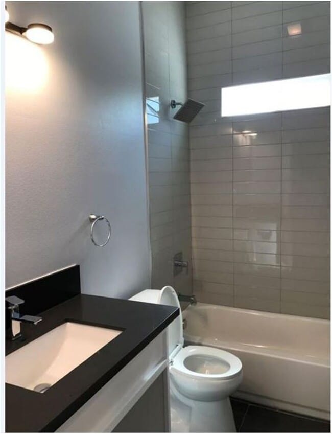 Building Photo - 85(221)