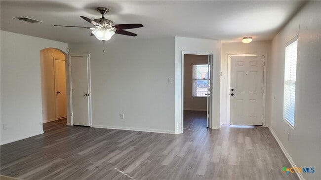 Building Photo - 223 Avrshire Ln