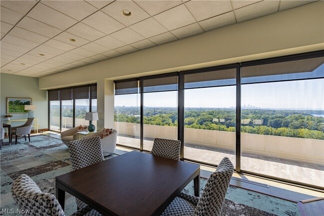 Building Photo - 1 Lakeshore Blvd