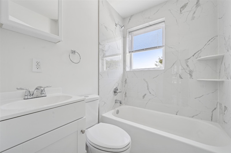 Building Photo - 230 N 61st St
