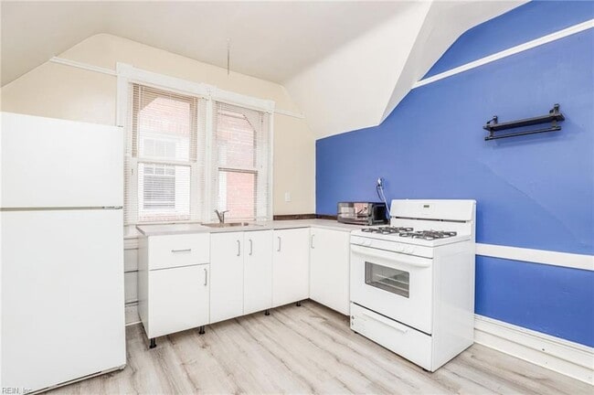 Building Photo - 146 Florida Ave