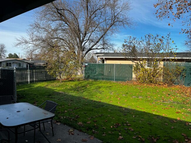 Building Photo - 925 Olympic Ave