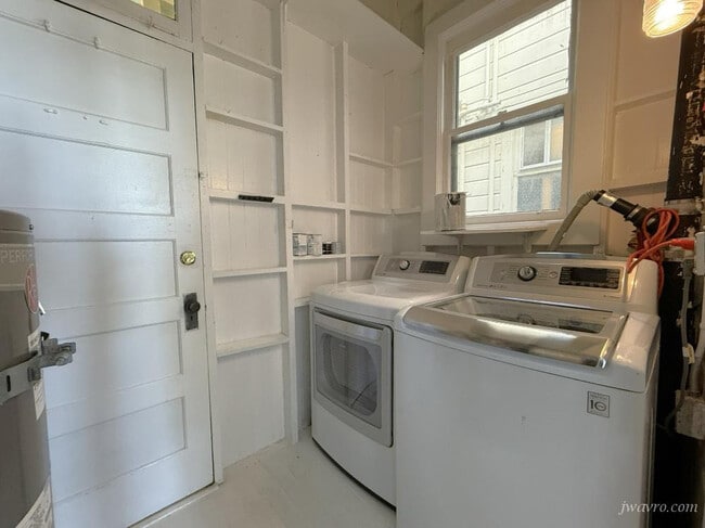 Building Photo - 250-254-254 Carl St