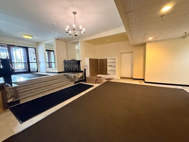 Building Photo - 464 Commonwealth Ave