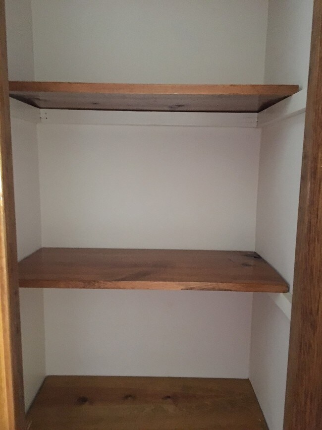 Linen closet - 6414 Koosa Dr