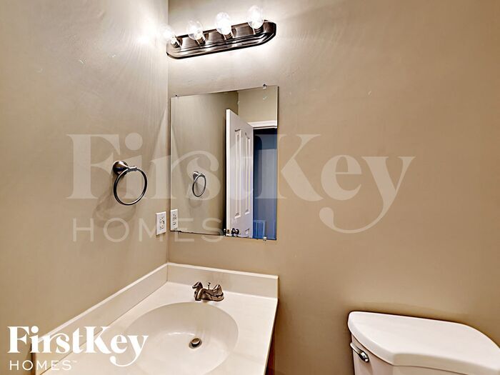 Building Photo - 9000 Mapledale Ct