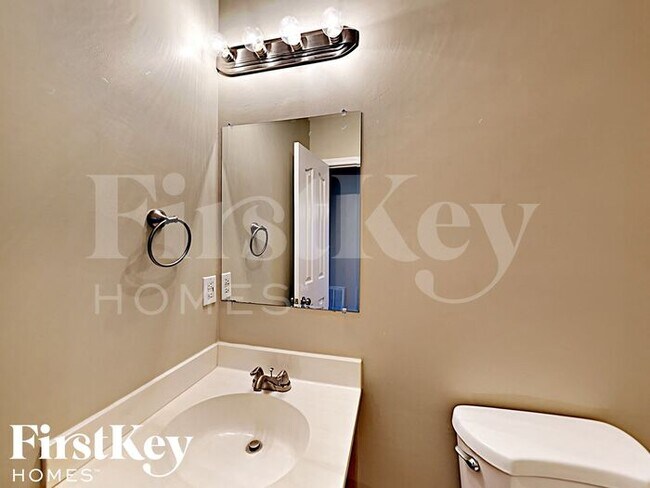 Building Photo - 9000 Mapledale Ct