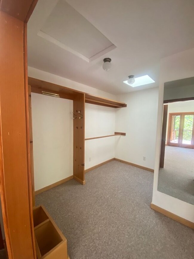Building Photo - Private / executive 3/2 by Sequoia Park