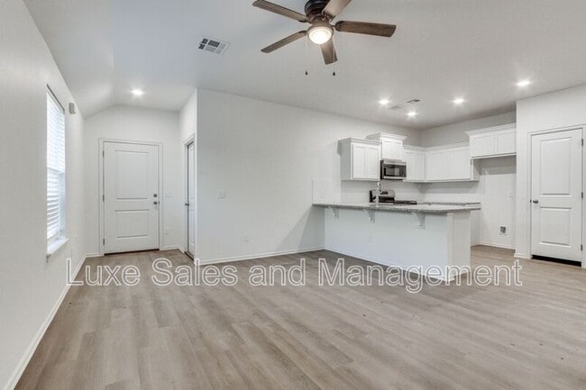 Building Photo - 11613 Mackenzie Wy