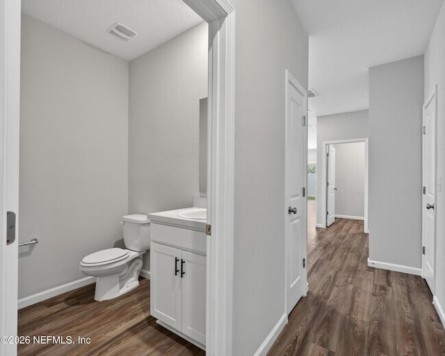 Building Photo - 14757 Cashew Ave