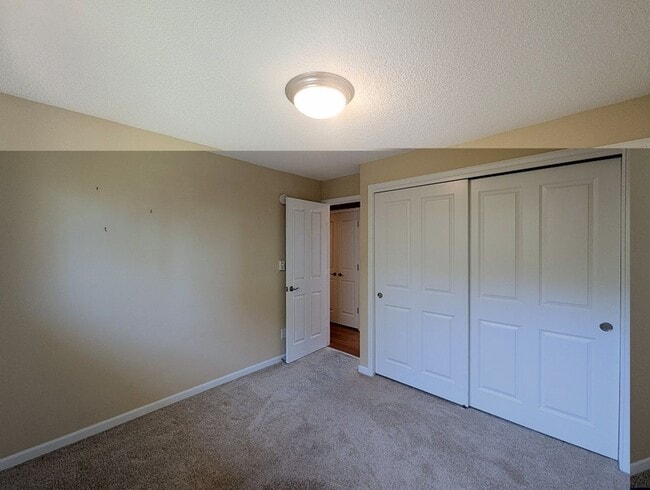 Building Photo - 2Bd/1Ba Edmonds Condo