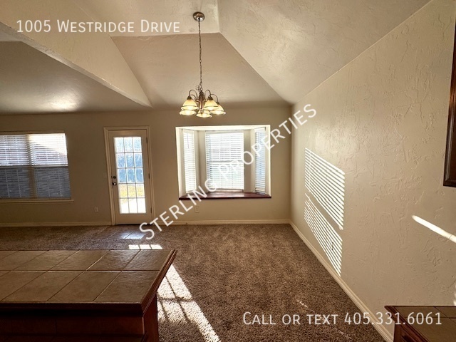 Building Photo - 1005 Westridge Dr