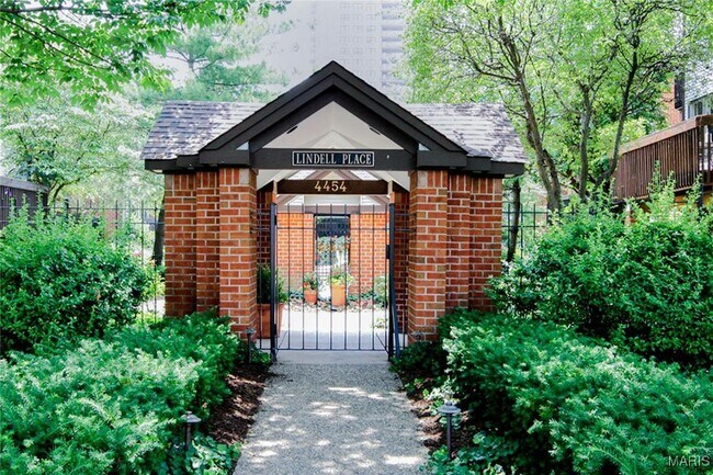 Primary Photo - 4454 Lindell Blvd