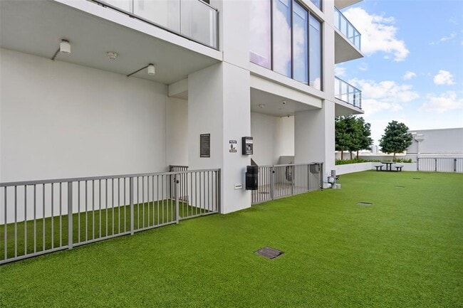 Building Photo - 301 1st St S