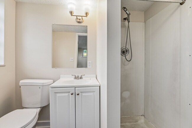 Building Photo - Unbeatable 4 bedroom in Penn Hills available now!