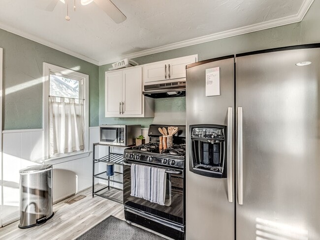 Building Photo - Super Sweet Home - All Appliances Included! 5 Minutes from Lake Hefner