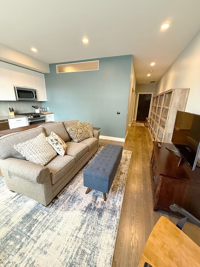 Building Photo - Downtown Luxury Condo Available Furnished or Unfurnished, with Parking