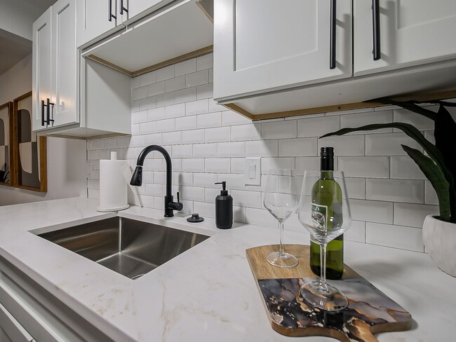 Building Photo - Luxury Living at Z on Plymouth – 1,000 SF Two-Bedroom Residence