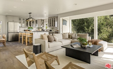 Building Photo - 2370 San Marco Dr