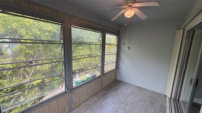 Building Photo - 2115 NE 42nd Ct