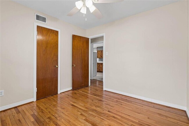 Building Photo - 161 Poydras Ave