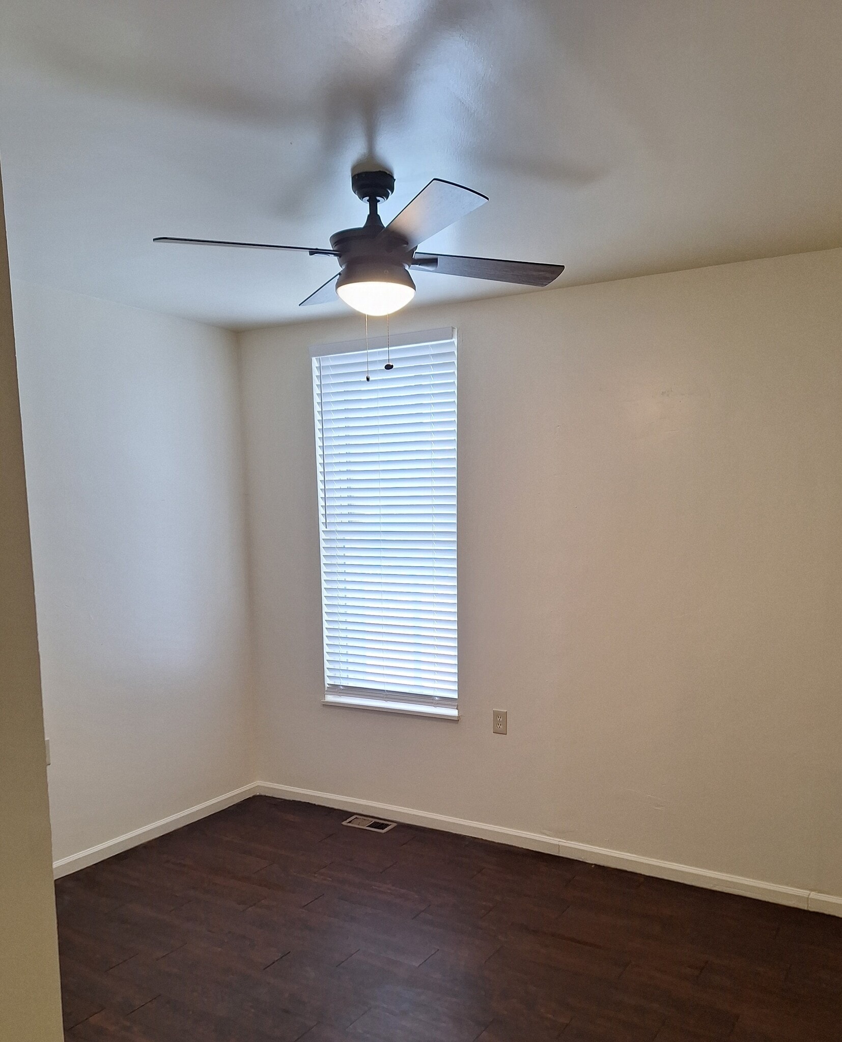 Building Photo - 1900 Mallinckrodt St