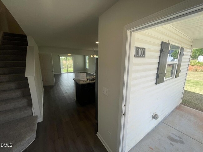 Building Photo - 1100 Peony Ln