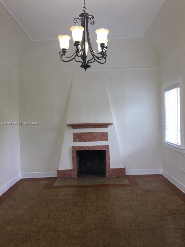 Building Photo - 1662 SW 12th St