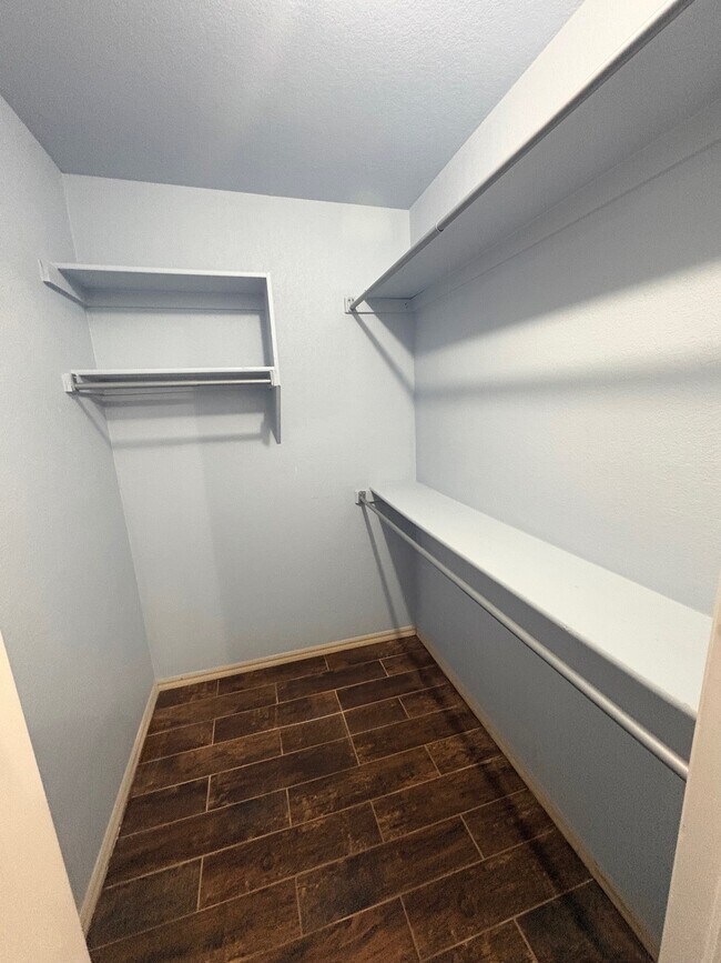 Building Photo - 806 Beaumont Square