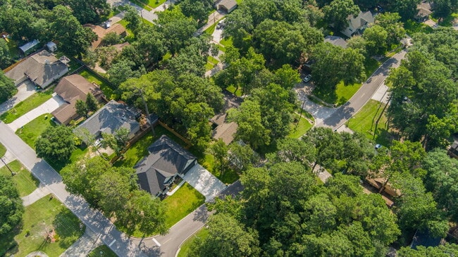 Building Photo - Experience the Golf Course Lifestyle in Panorama Village Enjoy the best of community living in th...