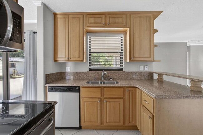 Building Photo - 7107 181st Ct N