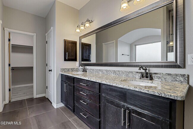 Building Photo - 14805 Holly Springs