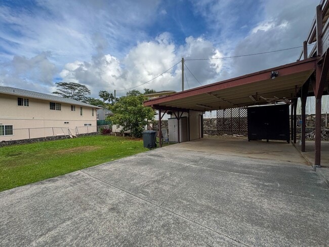 Building Photo - AVAILABLE NOW. 2BD/1BA/2PKG. Upstairs unit...