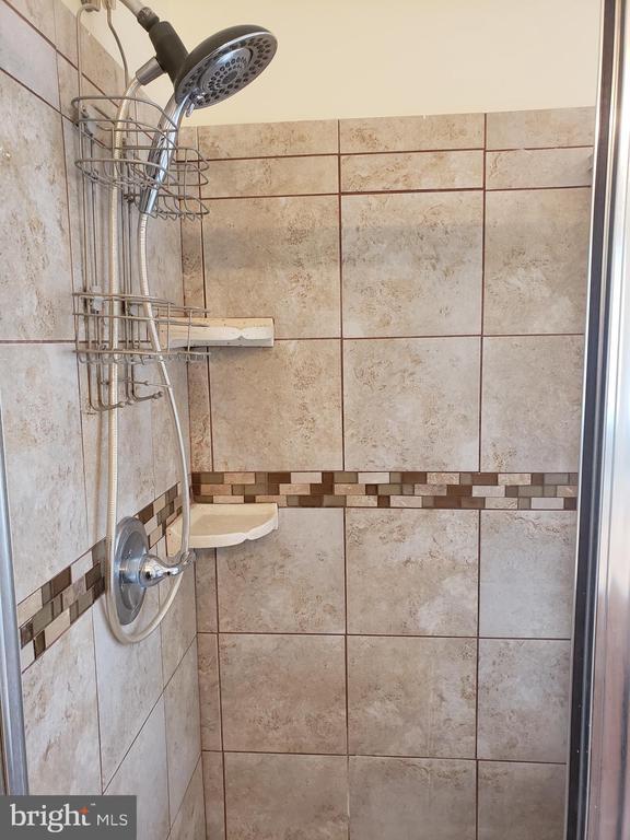 Building Photo - 2102 Racquet Pl