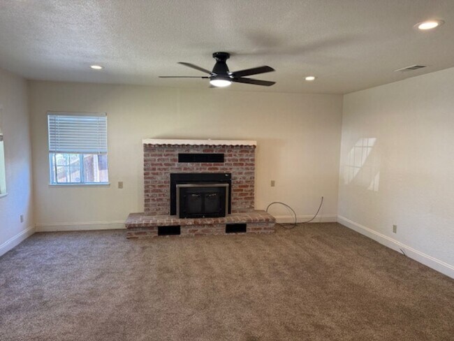 Building Photo - Cozy 3-Bedroom Home for Rent in Tracy!