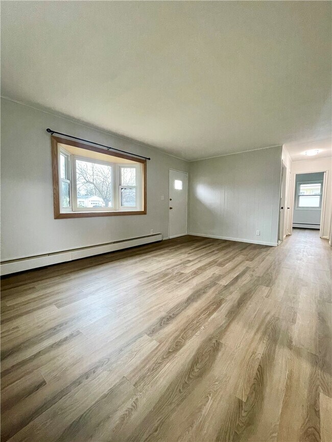 Building Photo - 218 Lynhurst Ave