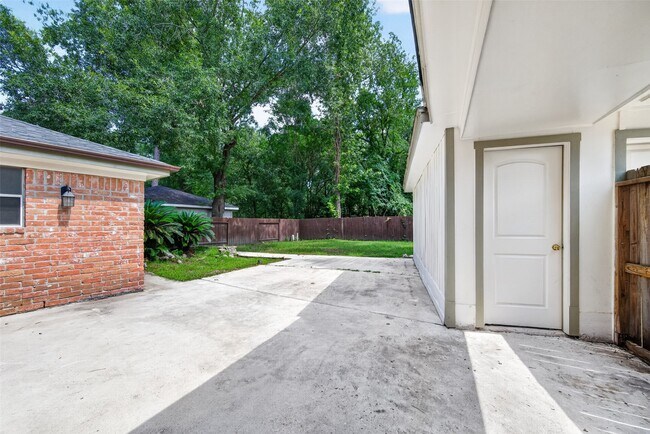 Building Photo - 1834 Shadow Rock Dr