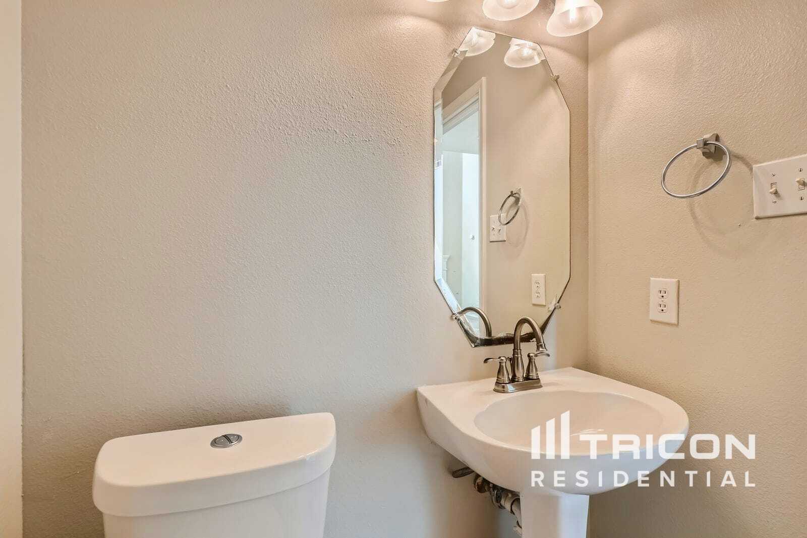 Building Photo - 5824 Somerton Dr