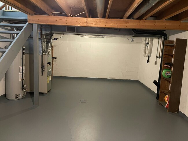 Building Photo - 4165 W Ridge Rd