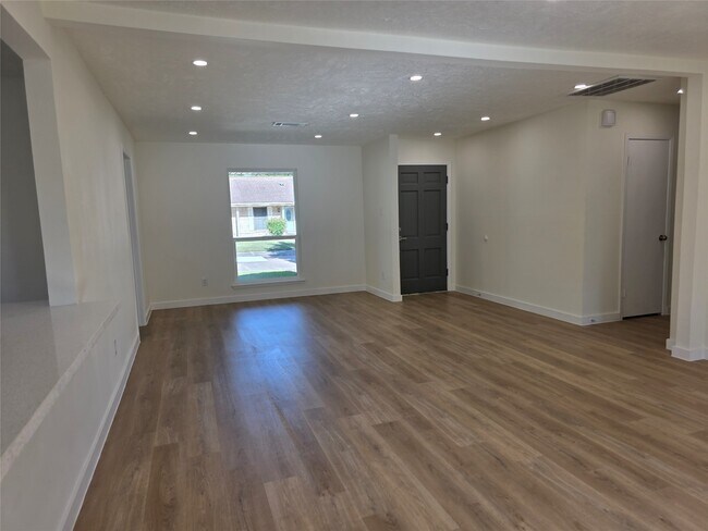 Building Photo - 11726 N Willow Cir