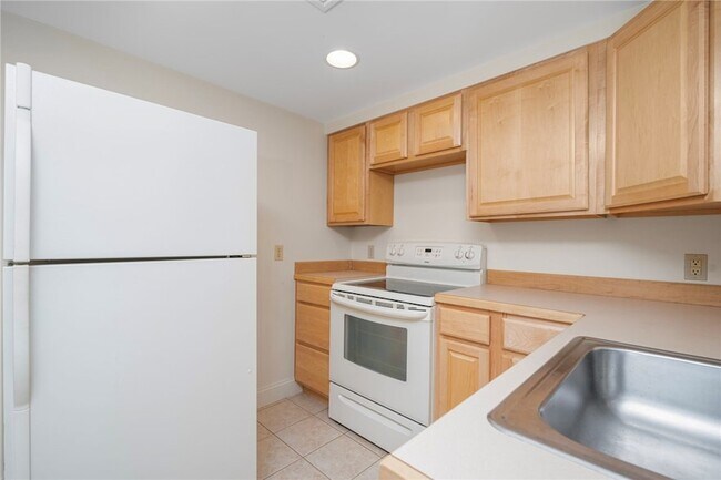 Building Photo - 14 Betty Hill Rd