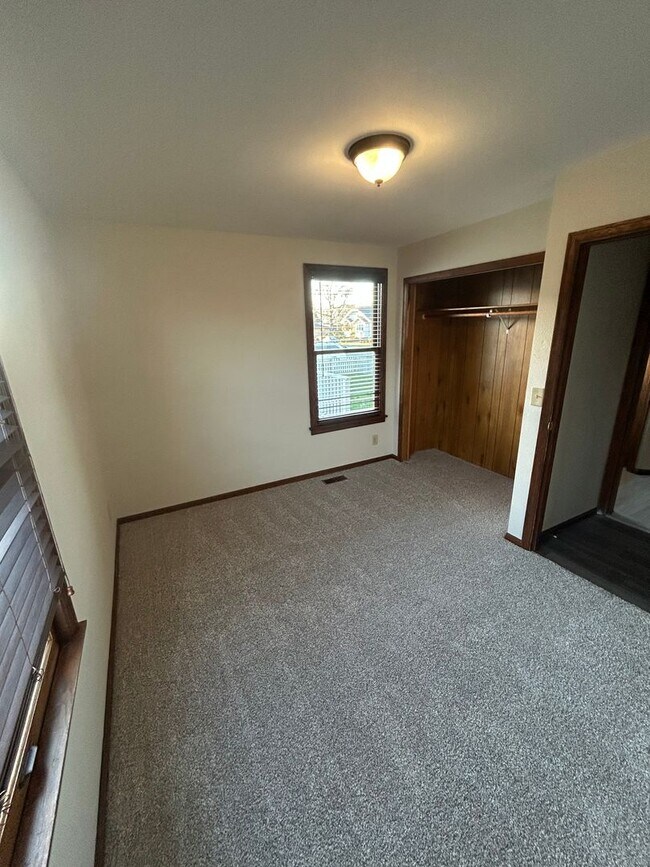 Building Photo - 4 Bedroom, 2 Bathroom House in Lynden with Fenced Yard