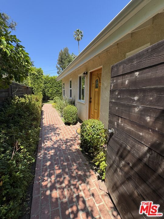 Building Photo - 4535 Matilija Ave