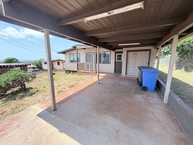 Building Photo - 3 Bedroom 1.5 Bathroom Single Family House Makakilo Home with Yard & Cool Breezes!