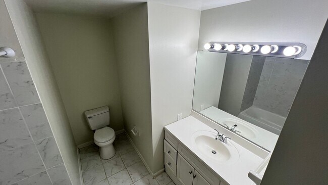 Building Photo - Beautiful 3 Bedroom, 1.5 Bathroom Home in Deland!!