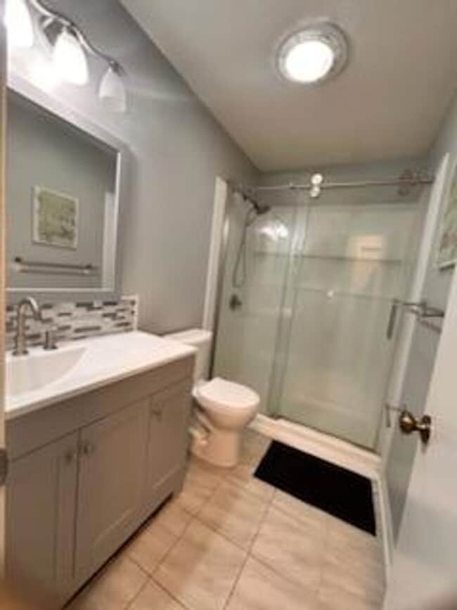 Building Photo - Stunning 3 bedroom/3 bathroom home with AMAZING lake view!