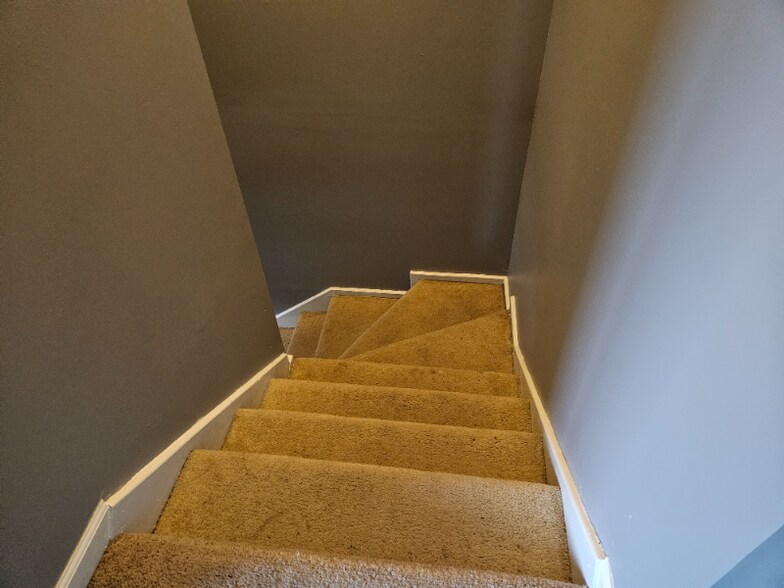 Building Photo - 1903 Rosary Dr