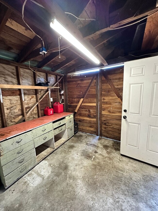 Building Photo - Sunny Fieldbrook 2/1 Stand Alone House – Cat Friendly